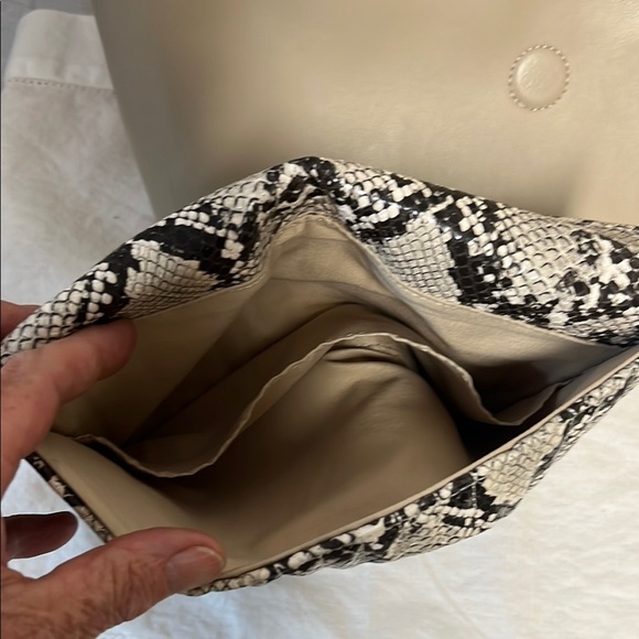 Ju-Ju-Be Tan and Black Tote with Exotic Accents Diaper Bag - Picture 8 of 10